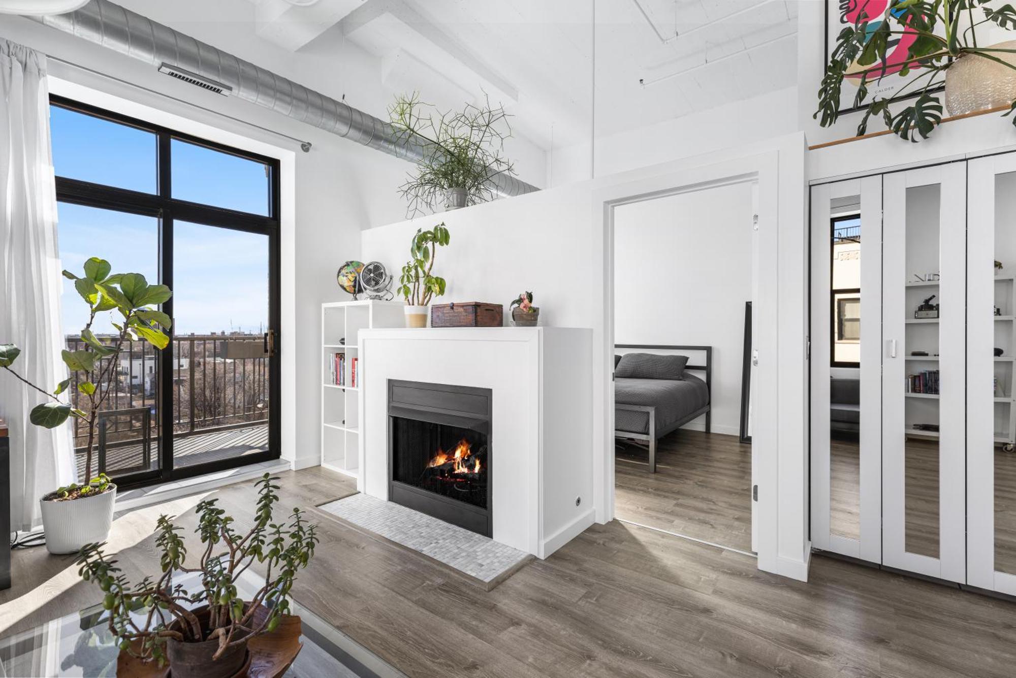 Modern Historic Loft 19ft Ceilings, Gym, Heated Parking, Skyline Views, Balcony *