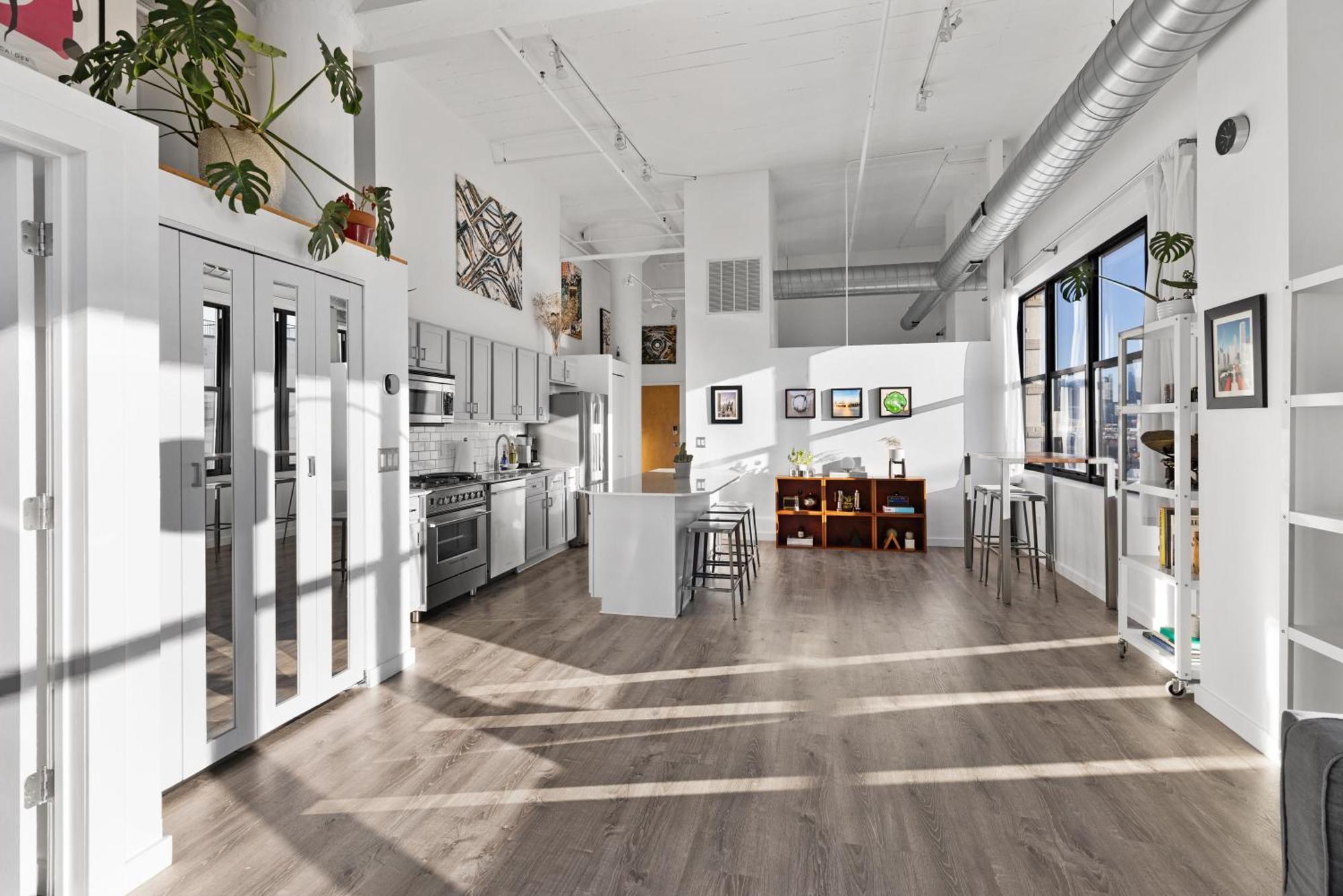 Modern Historic Loft 19ft Ceilings, Gym, Heated Parking, Skyline Views, Balcony