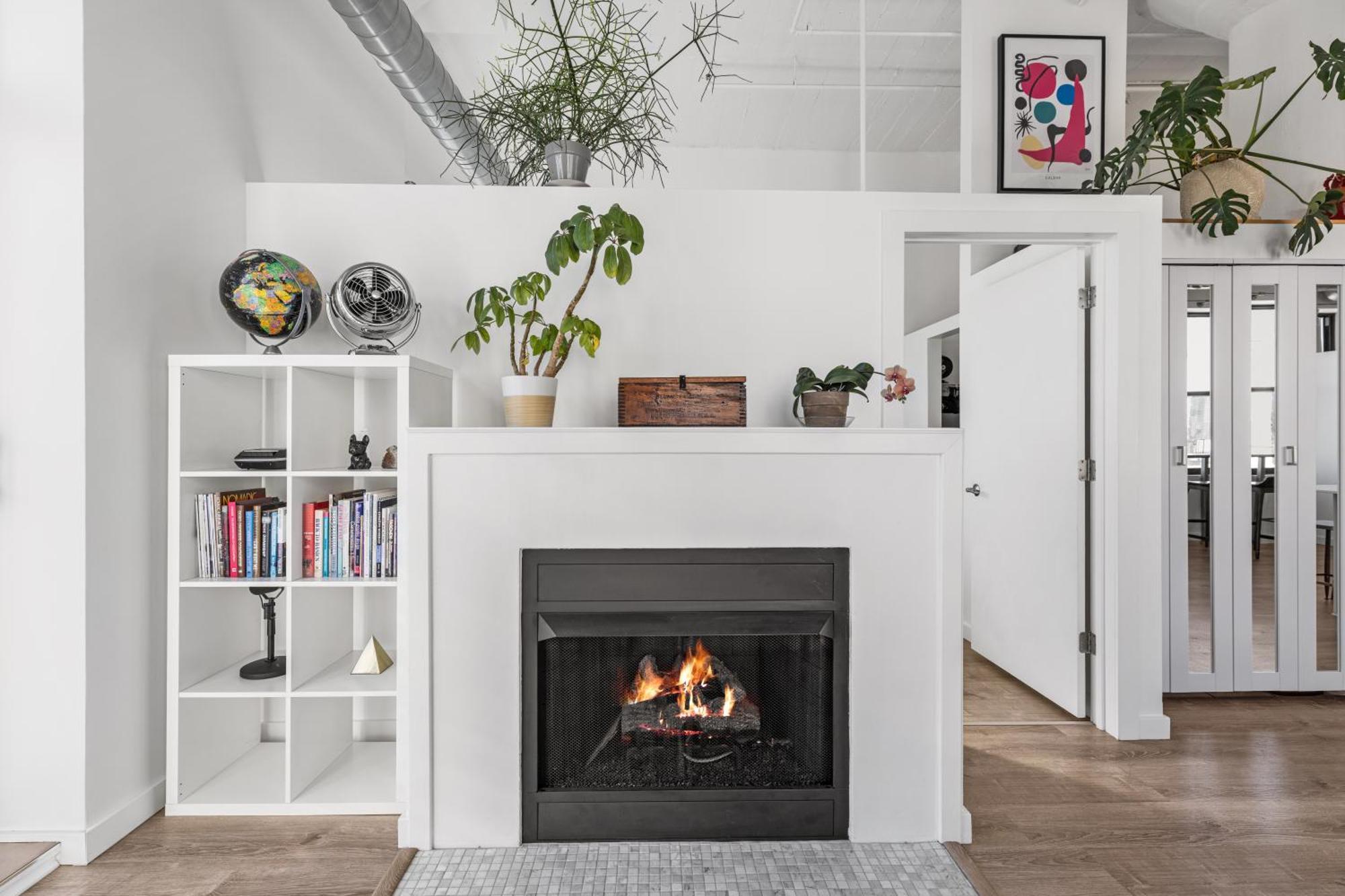 Modern Historic Loft 19ft Ceilings, Gym, Heated Parking, Skyline Views, Balcony