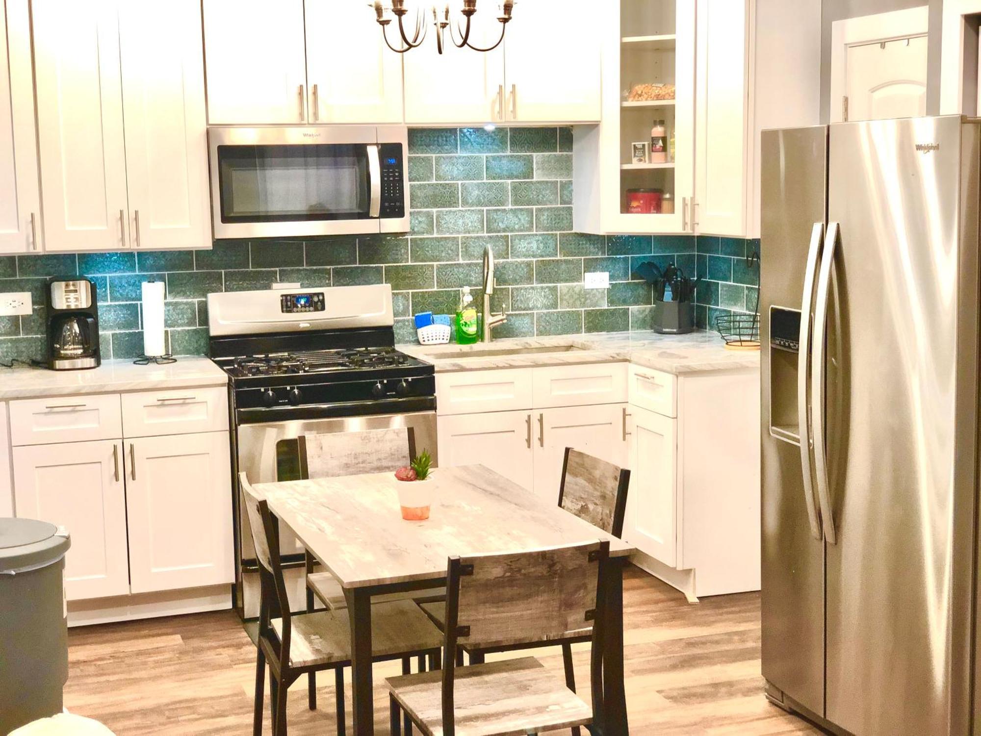 Urban Coach Casa - Medical District- 10 To Downtown Apartment *