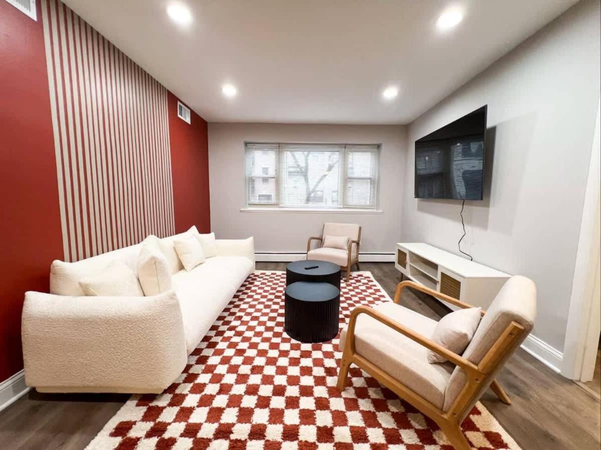 Modern 1br Free Parking Spot Apartment