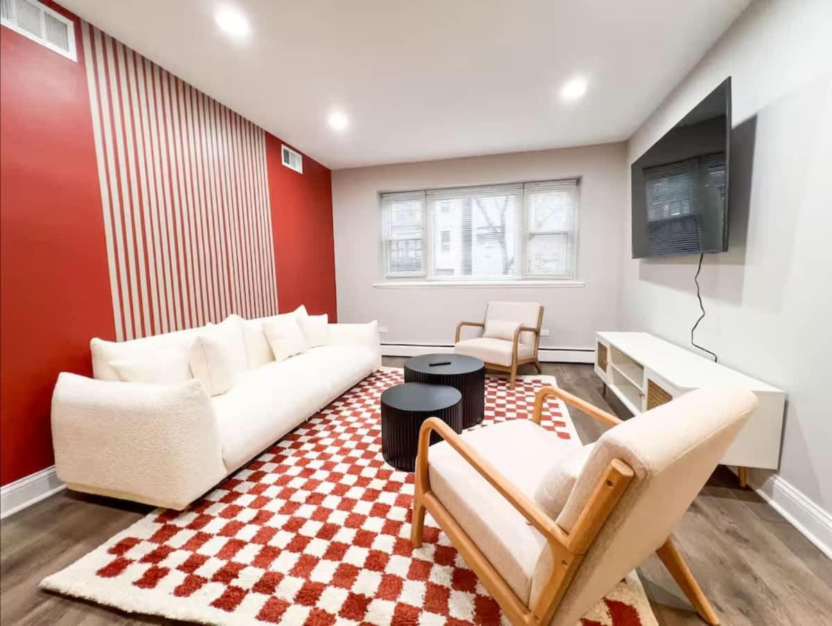 Modern 1br Free Parking Spot Apartment Chicago