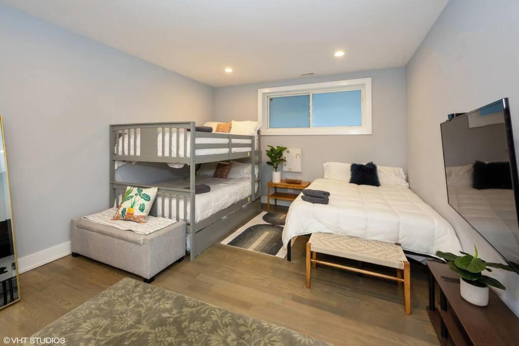 Urban Oasis - Great For Families With Kids Apartment Chicago