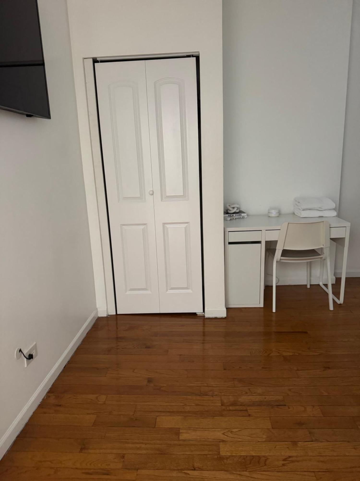 Adorable 2 Bedroom With Free Street Parking Chicago