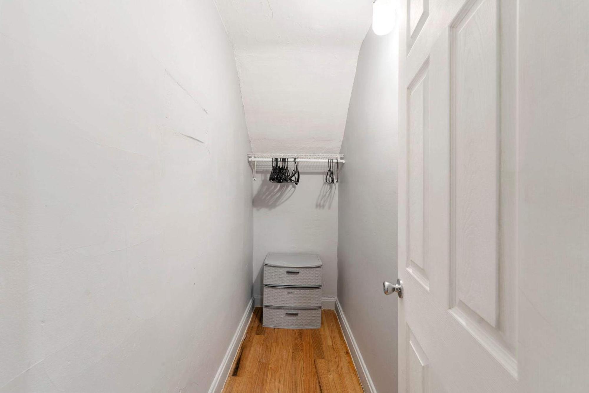Cozy 2 Bed By West Loop With Parking & Laundry Apartment *