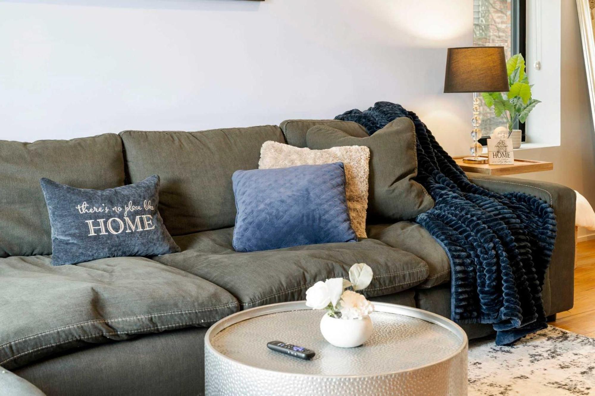 Cozy 2 Bed By West Loop With Parking & Laundry