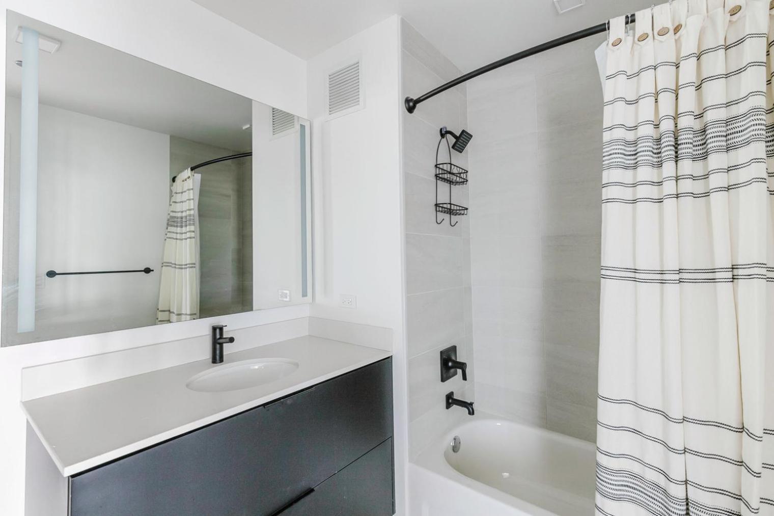 Blueground West Loop Rooftop Spa Pool Gym Chi-1096 * Chicago