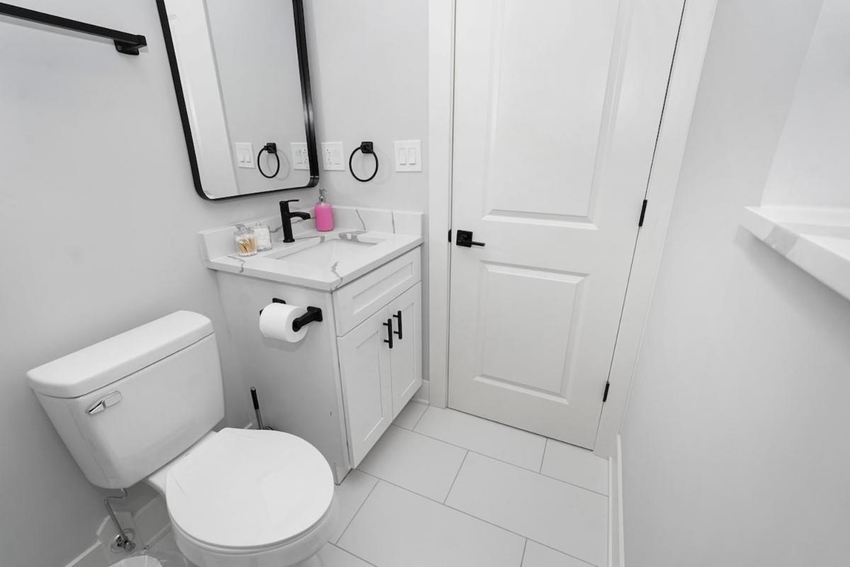 Spacious 3br Family Oasis Sleeps 8 With Free Parking Near Medical District, Douglas Park And Of Illinois Apartment Chicago