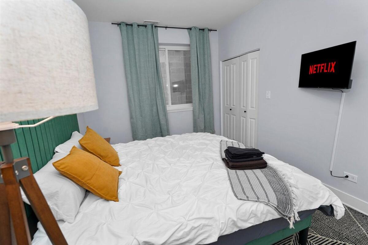 Spacious 3br Family Oasis Sleeps 8 With Free Parking Near Medical District, Douglas Park And Of Illinois * Chicago