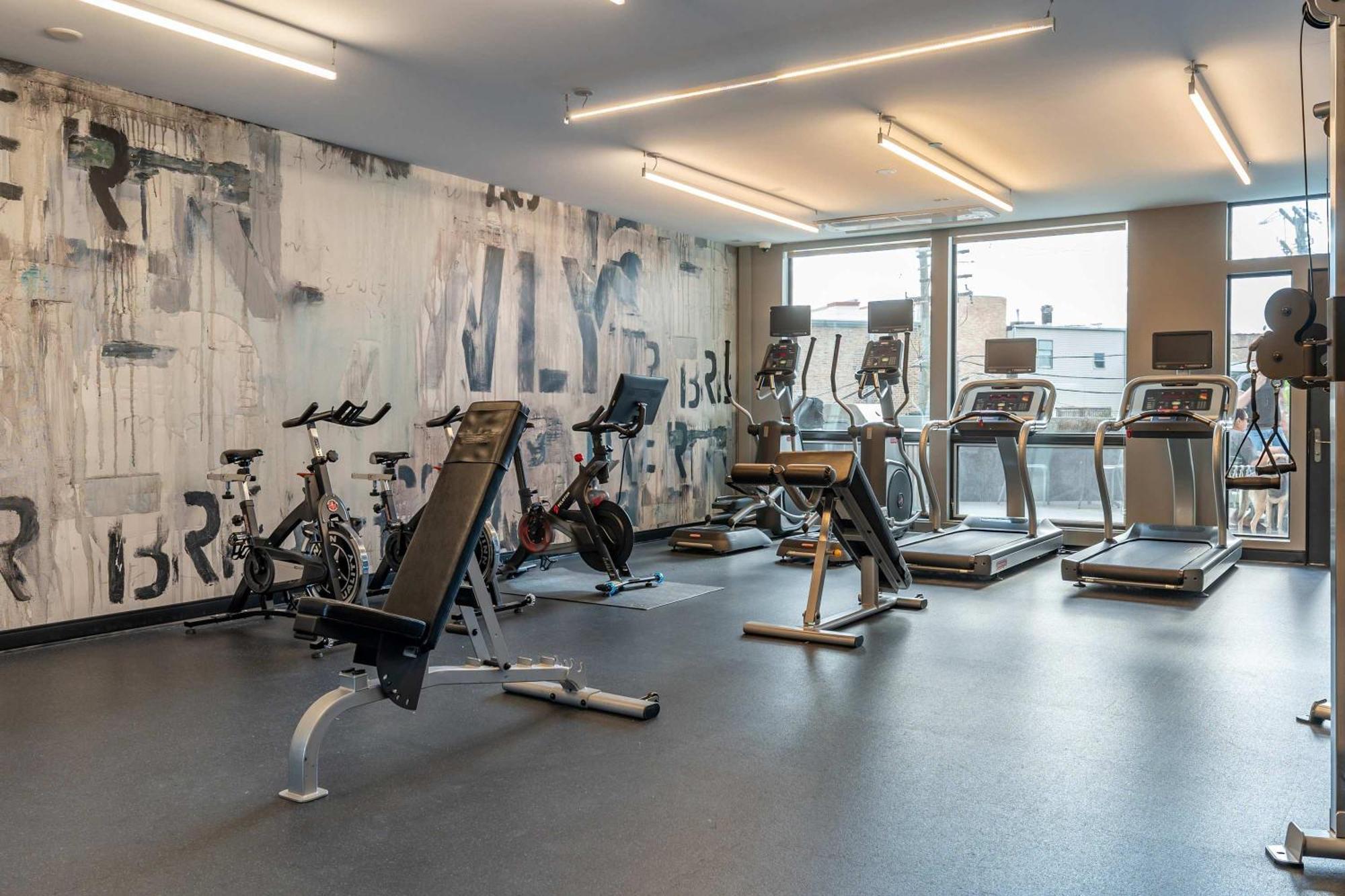 1br Loft With Modern Glass Views Chicago