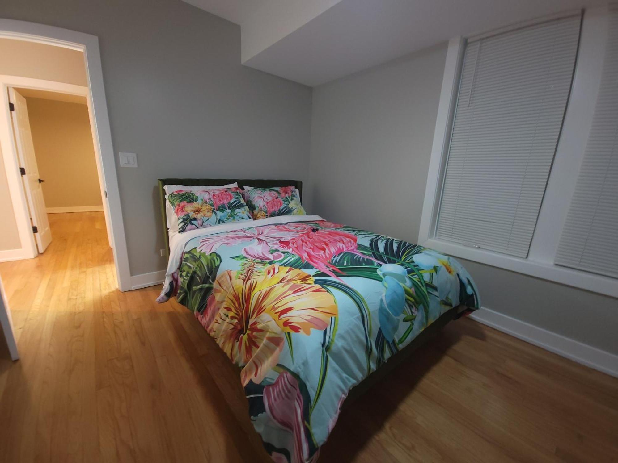 Beautiful 4 Bedroom 2 Bathroom Near Everything * Chicago