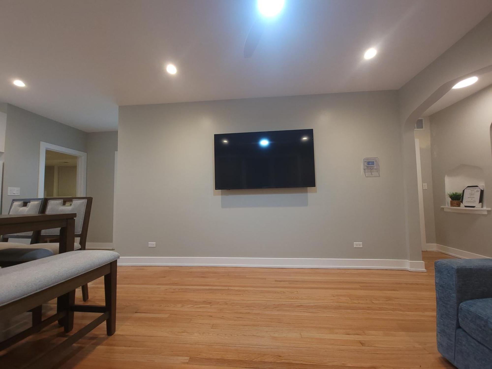 Beautiful 4 Bedroom 2 Bathroom Near Everything