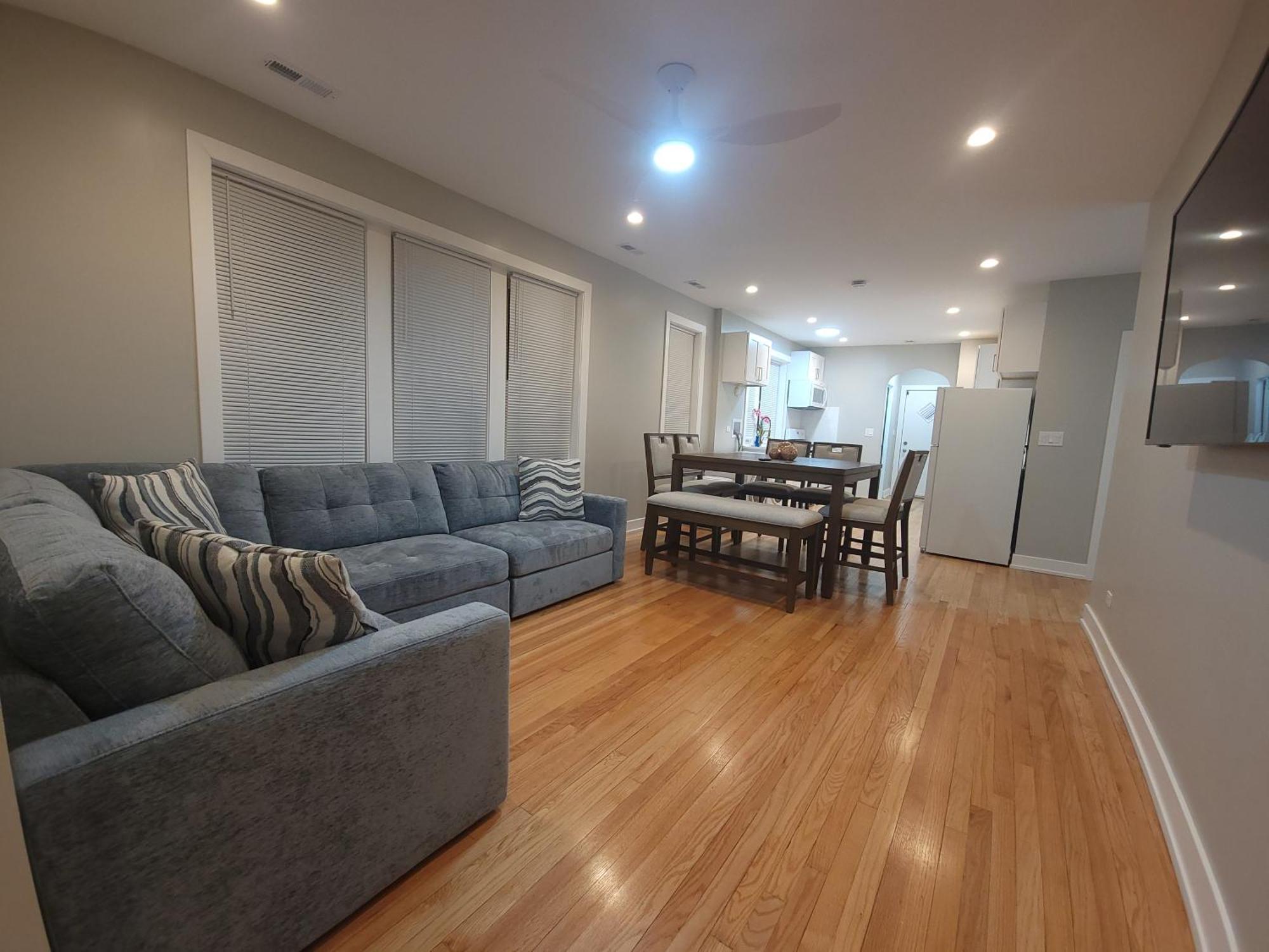 Apartment Beautiful 4 Bedroom 2 Bathroom Near Everything *