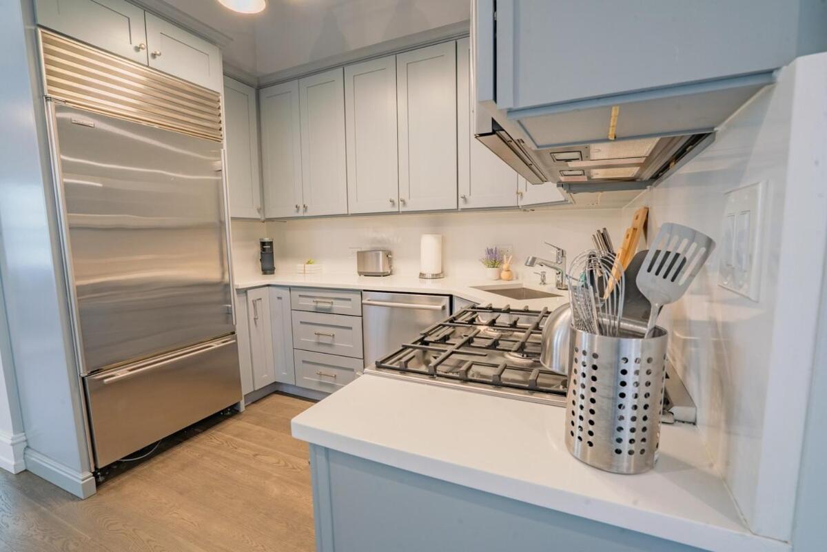 Apartment Pristine Gold Coast 3bd2ba Free Parking Chicago