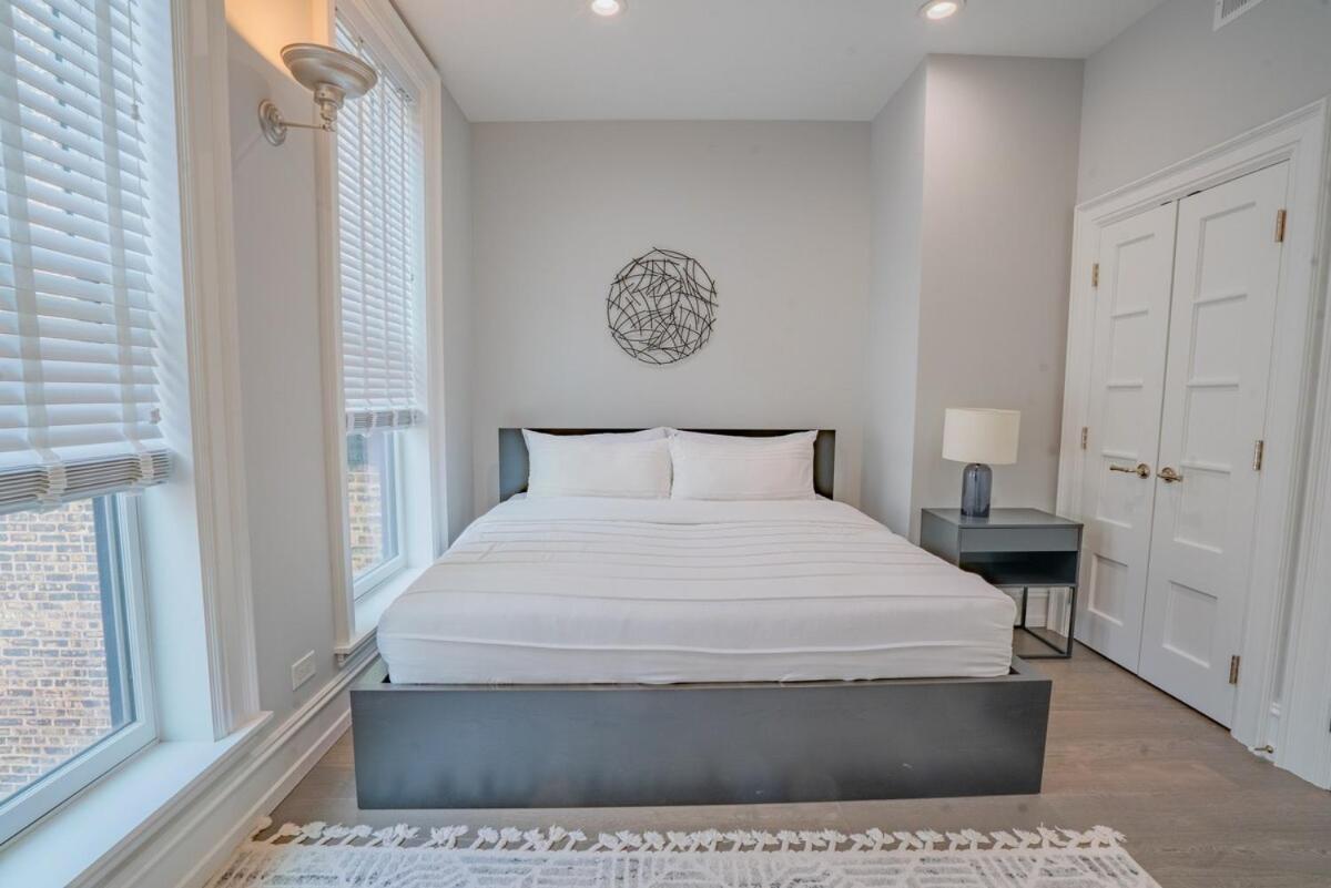 Pristine Gold Coast 3bd2ba Free Parking Apartment Chicago