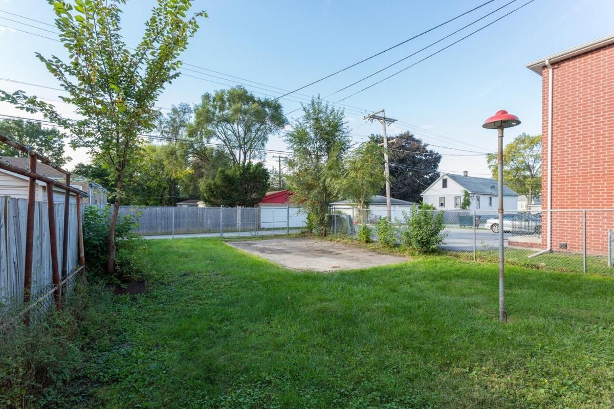 A Cozy Escape Spacious 3-bedroom With Extra Relaxing Area Apartment *