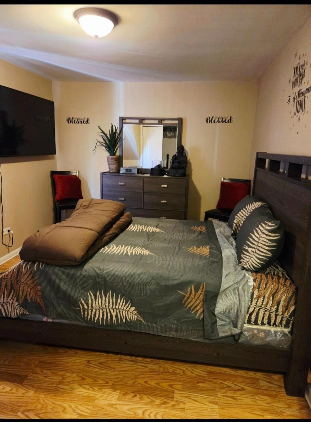 A Cozy Escape Spacious 3-bedroom With Extra Relaxing Area Apartment Chicago
