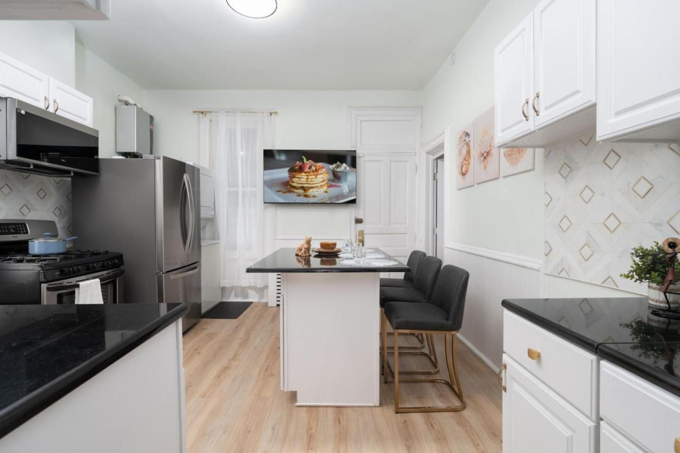 Dwntn 10mins And Sleeps 10 In Vintage And Free Parking Apartment Chicago