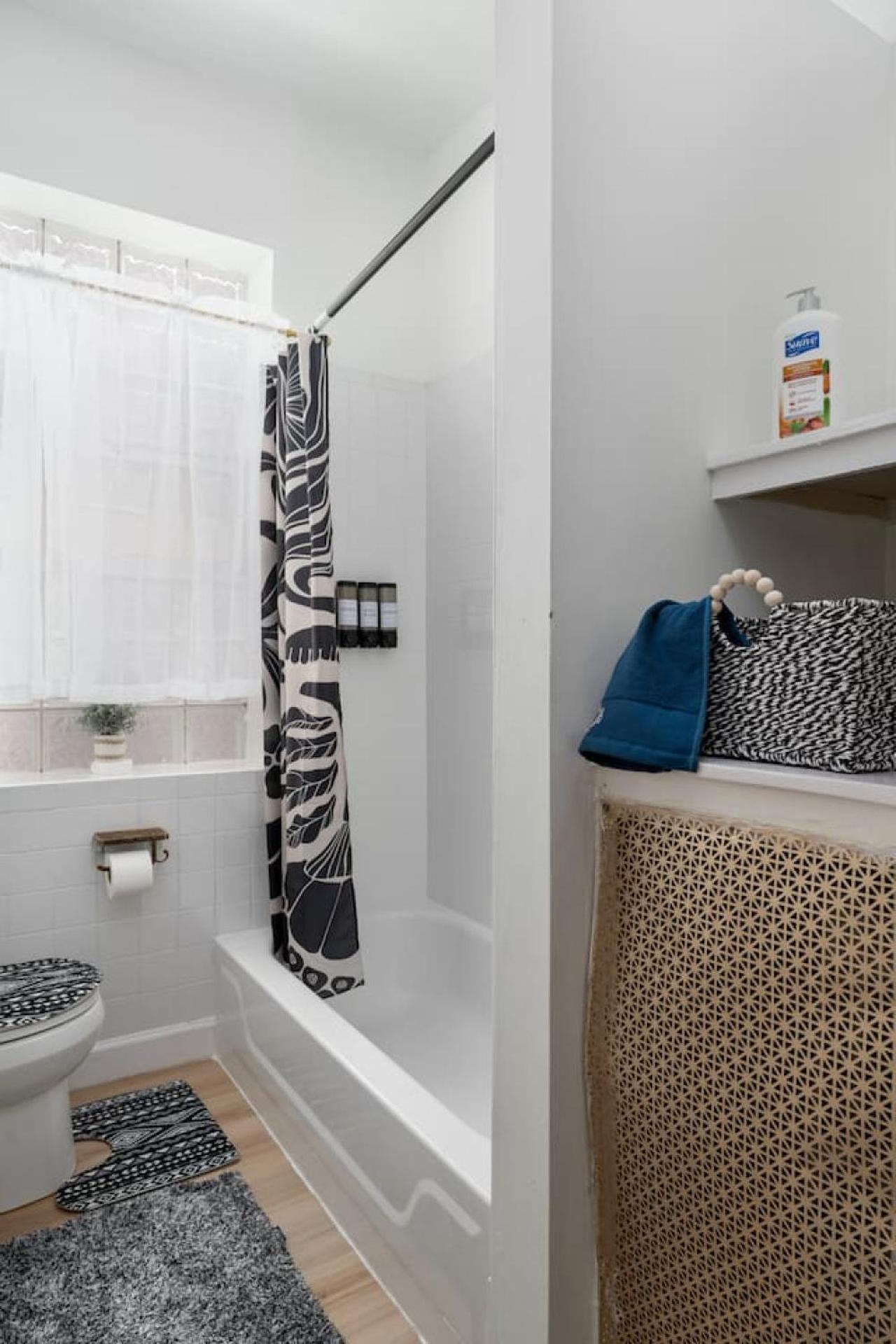 Apartment Dwntn 10mins And Sleeps 10 In Vintage And Free Parking Chicago
