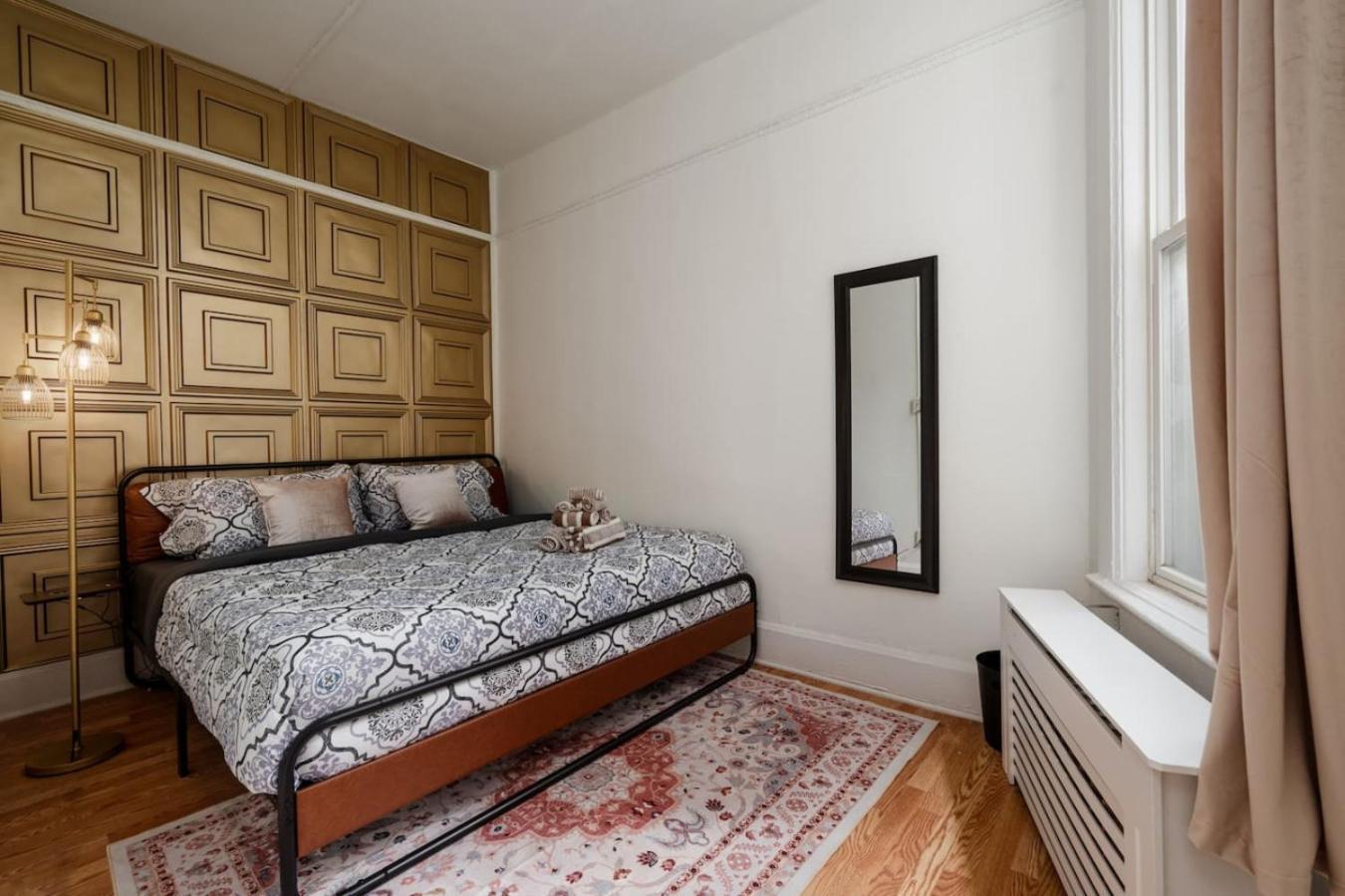 Dwntn 10mins And Sleeps 10 In Vintage And Free Parking Apartment *