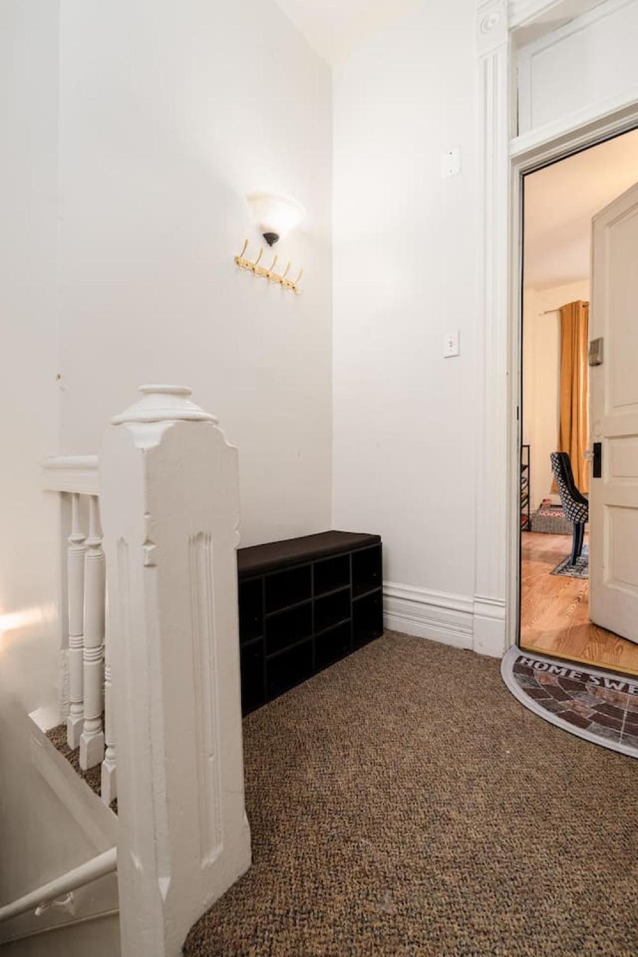 Apartment Dwntn 10mins And Sleeps 10 In Vintage And Free Parking