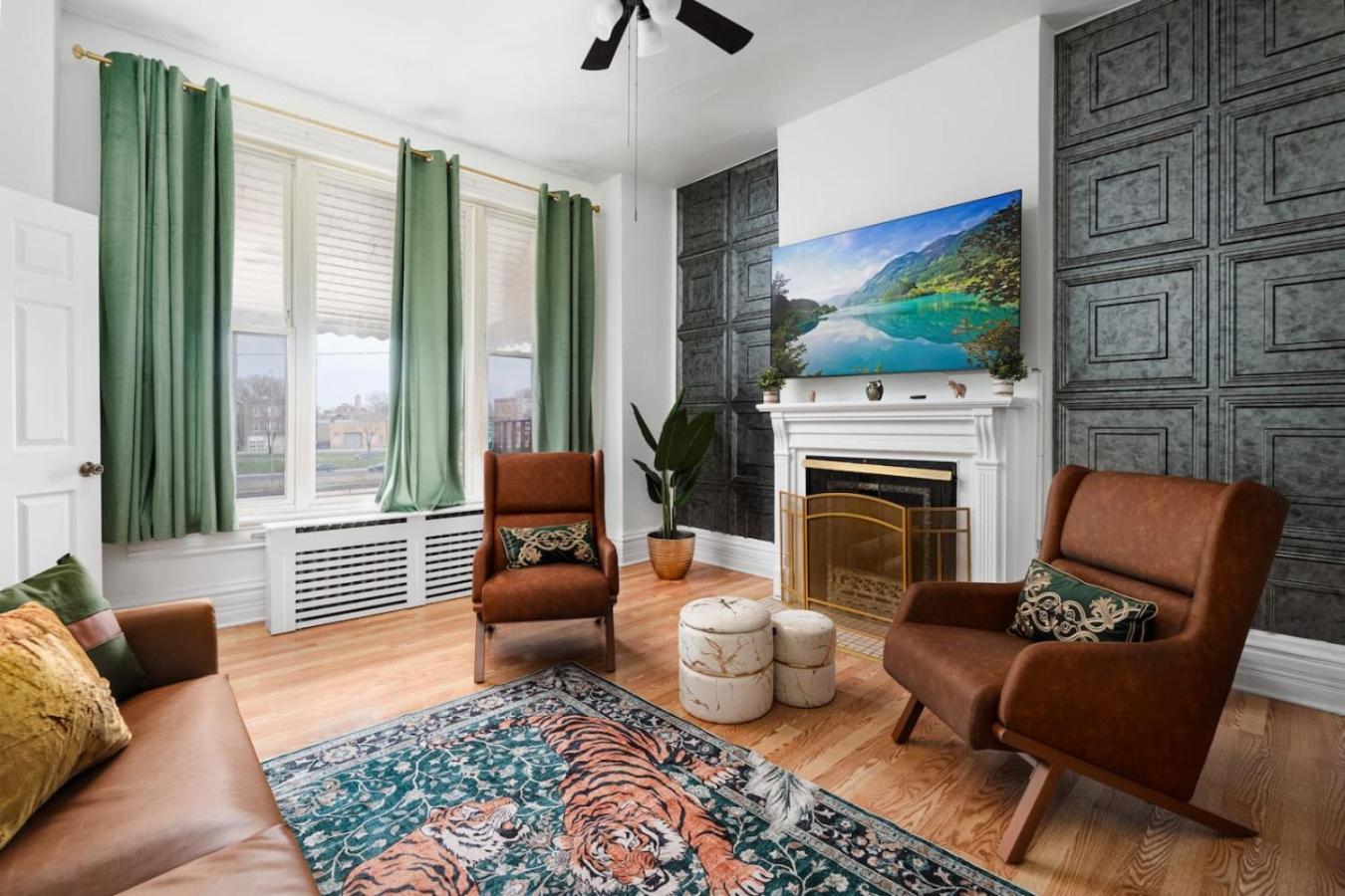 Apartment Dwntn 10mins And Sleeps 10 In Vintage And Free Parking Chicago