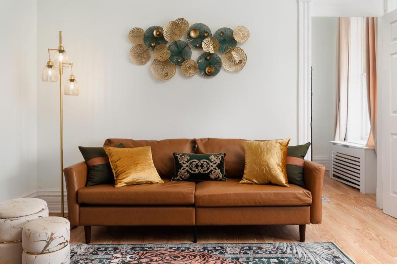 Apartment Dwntn 10mins And Sleeps 10 In Vintage And Free Parking