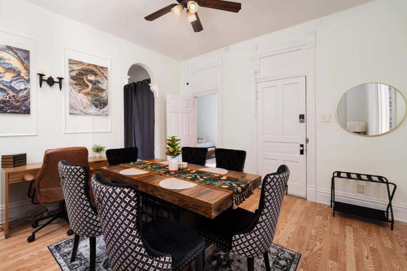 Dwntn 10mins And Sleeps 10 In Vintage And Free Parking Apartment Chicago
