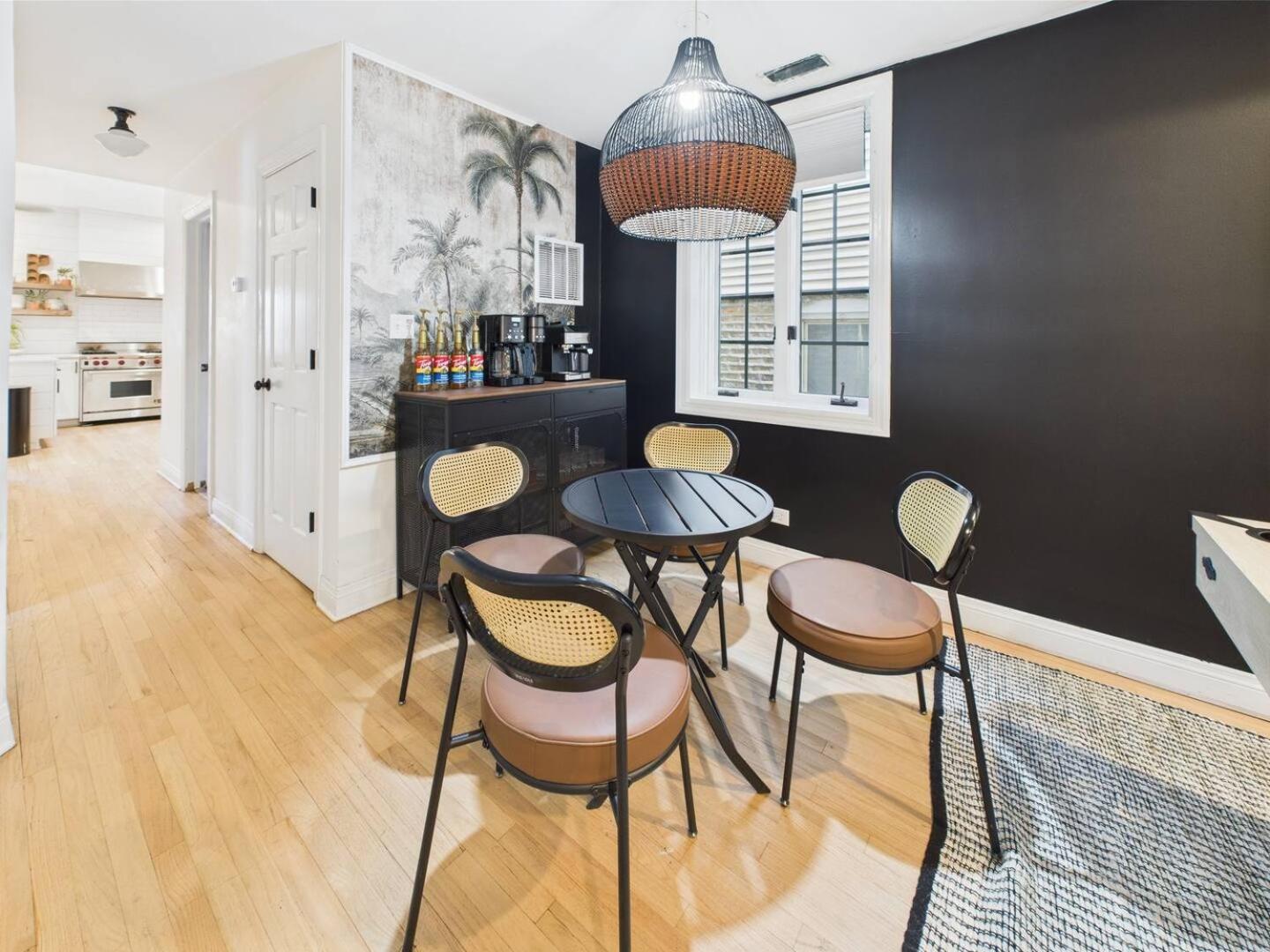 Spacious 4br With Outdoor Oasis Chicago