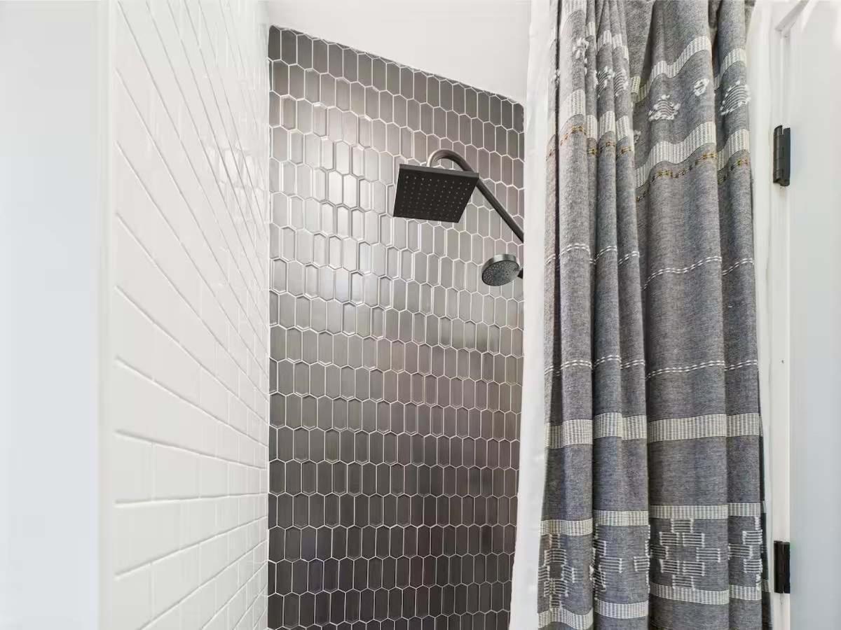 Spacious 4br With Outdoor Oasis Apartment