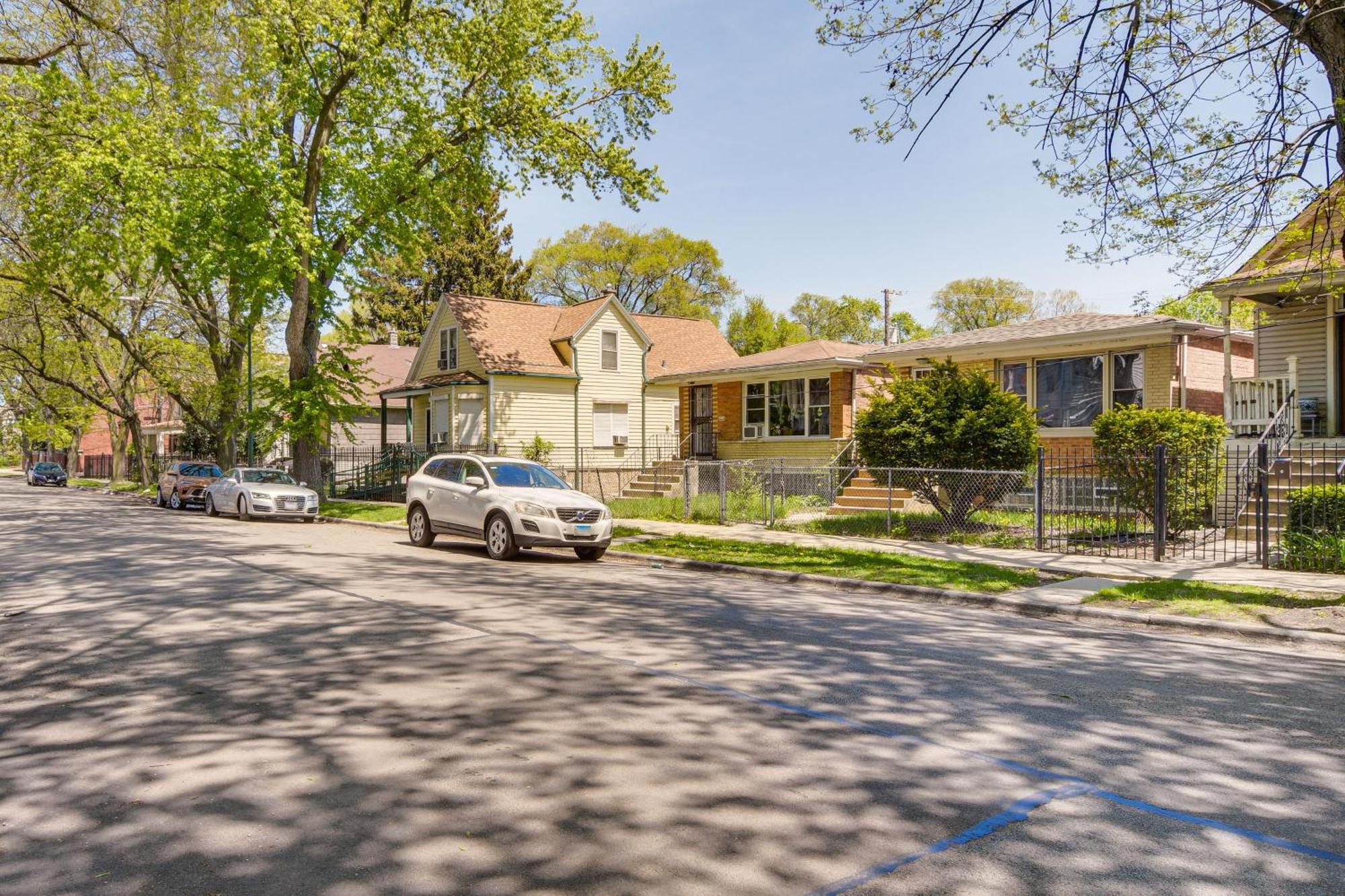 Apartment Walk To Metra Long-term Getaway In Chicago!