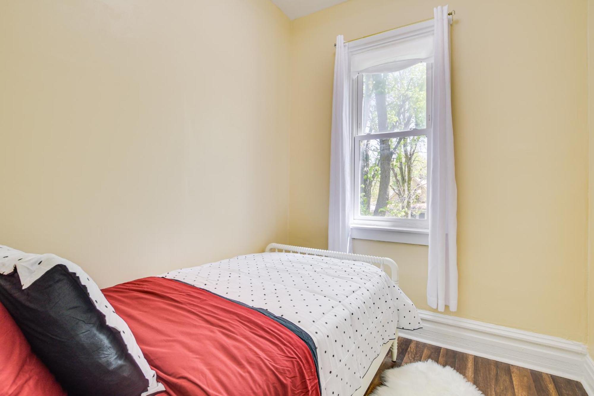 Walk To Metra Long-term Getaway In Chicago! Apartment *