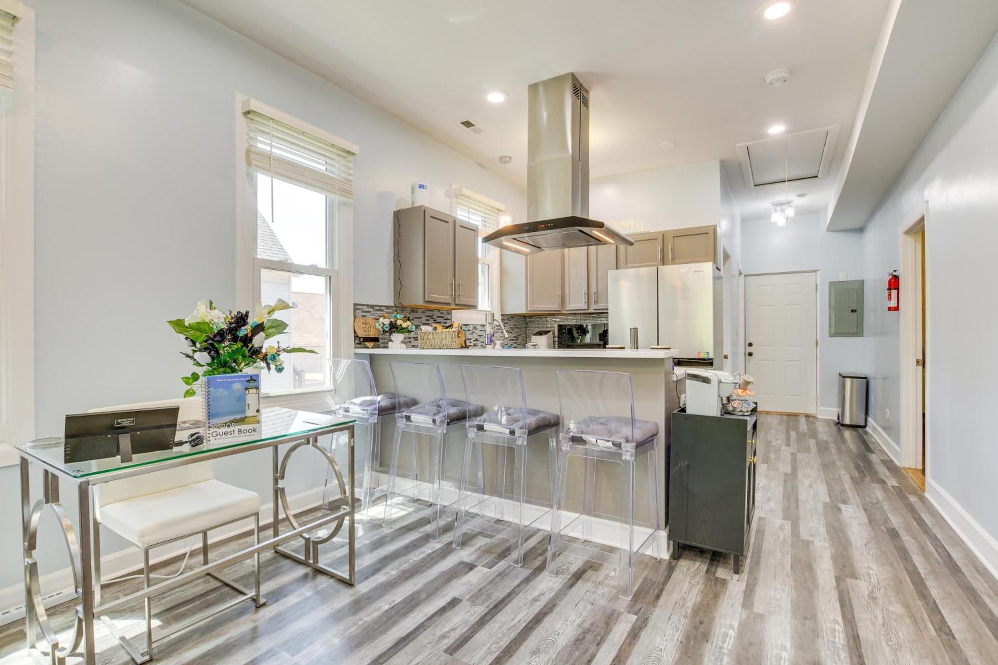 Walk To Metra Long-term Getaway In Chicago! Apartment *