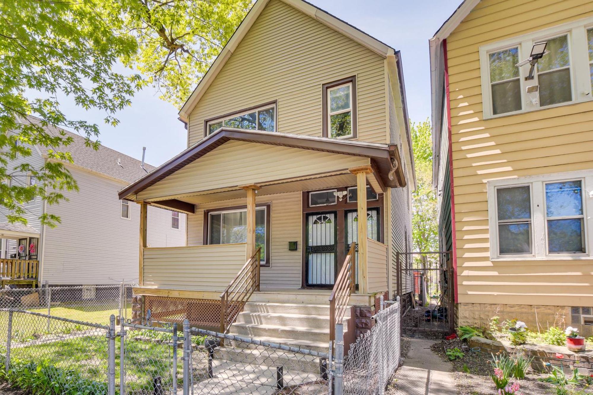 Apartment Walk To Metra Long-term Getaway In Chicago! Chicago