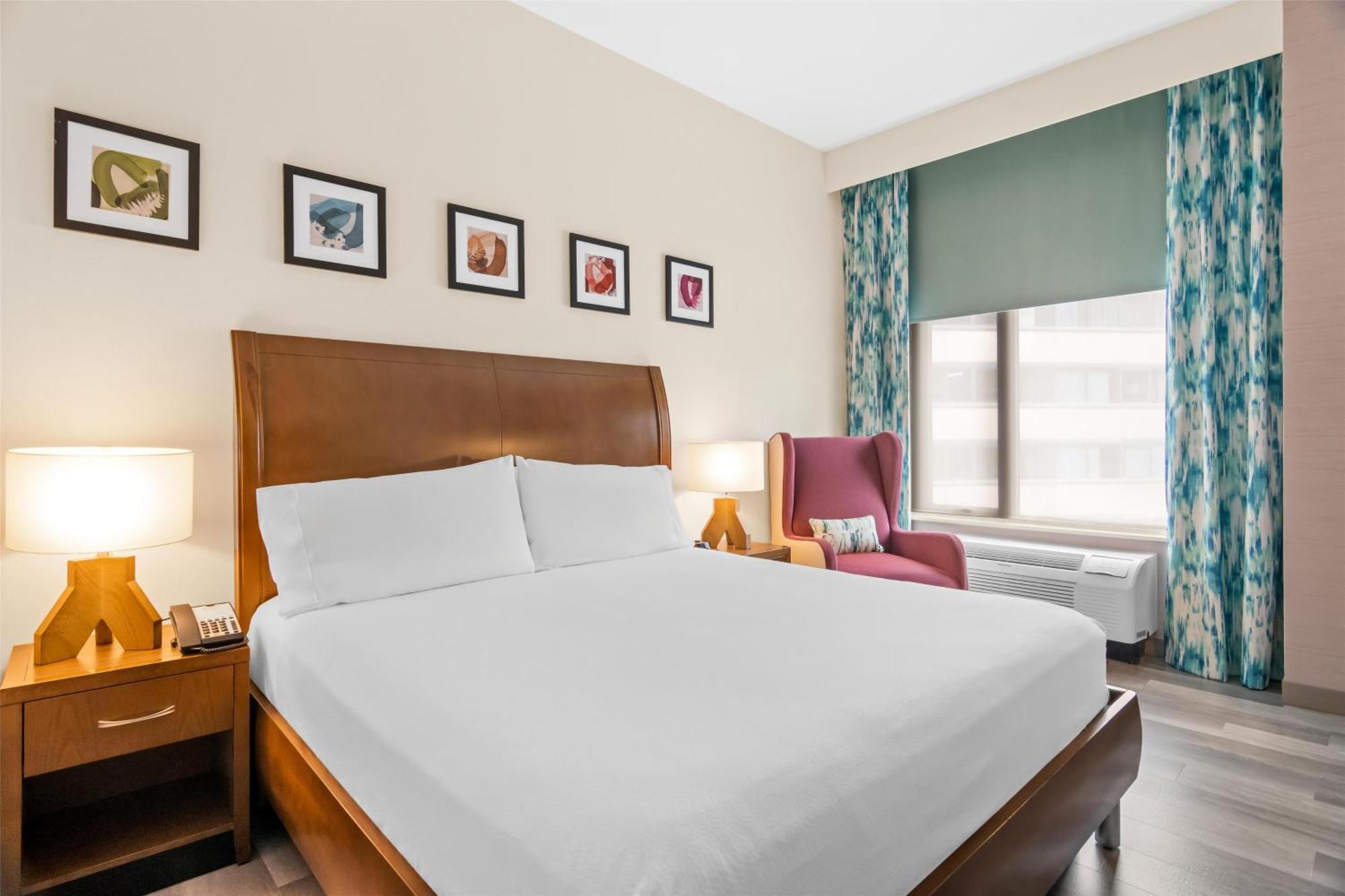 Hilton Garden Downtown Riverwalk Hotel