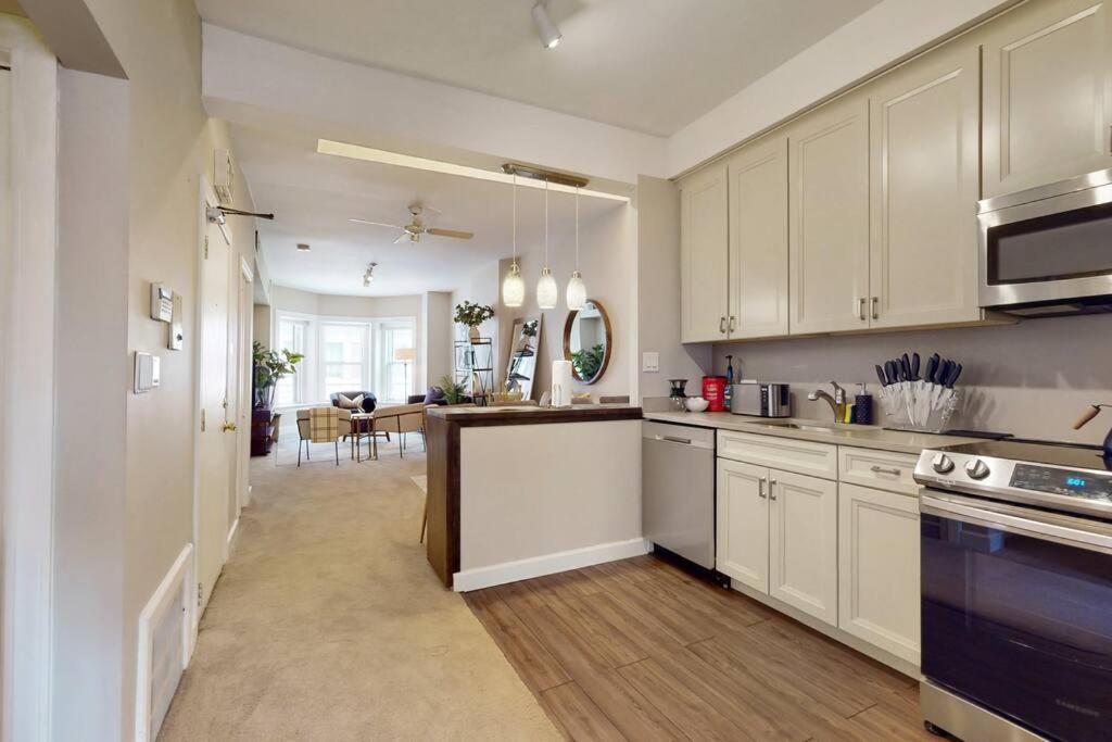 Chic River North Retreat * Chicago