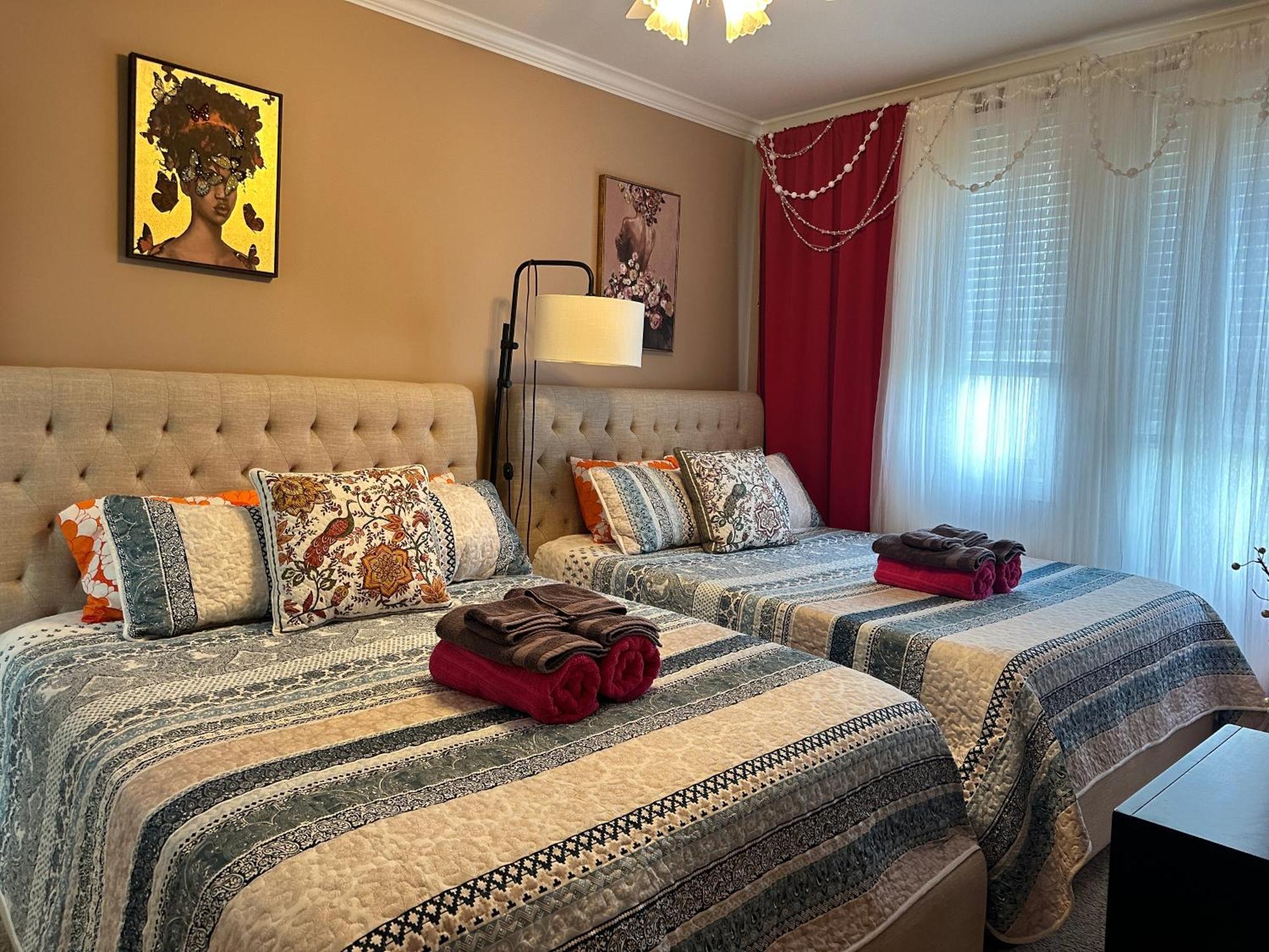 Holiday home Art Downtown Fulton Market Entire 3 Bedroom Sleep10 Private Garage Roof Ev Tesla Chicago