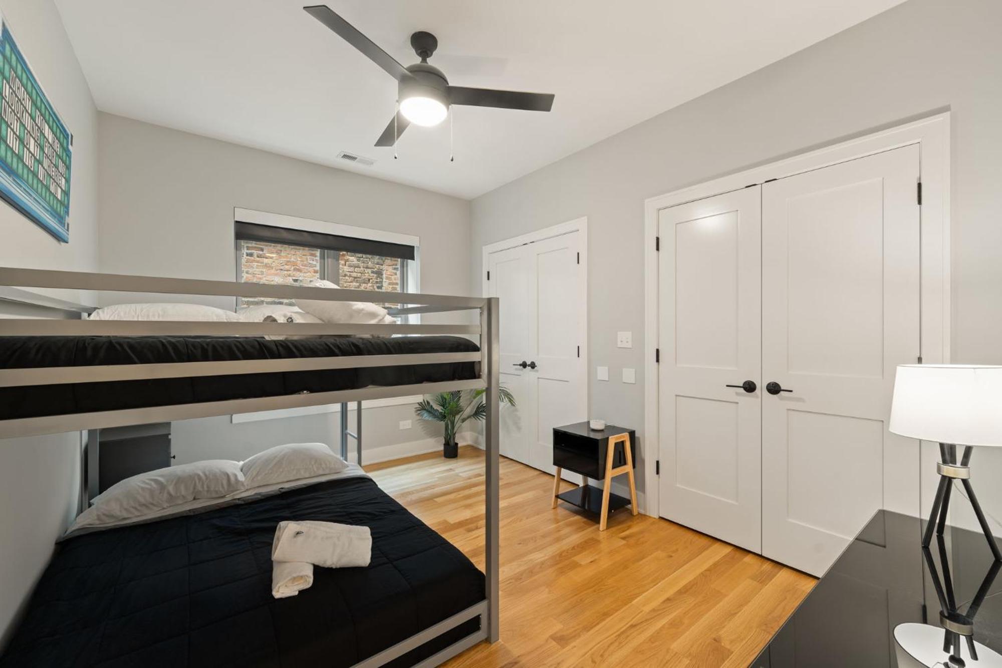 3 Bed 2 Bath Retreat W Balcony & Parking Appartement *