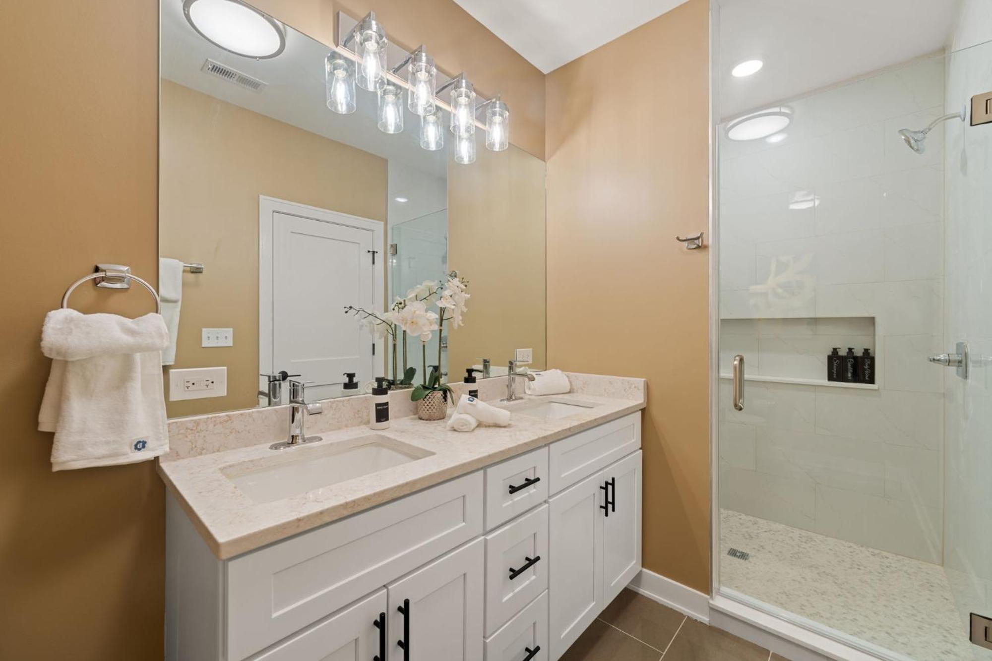 Appartement 3 Bed 2 Bath Retreat W Balcony & Parking Chicago