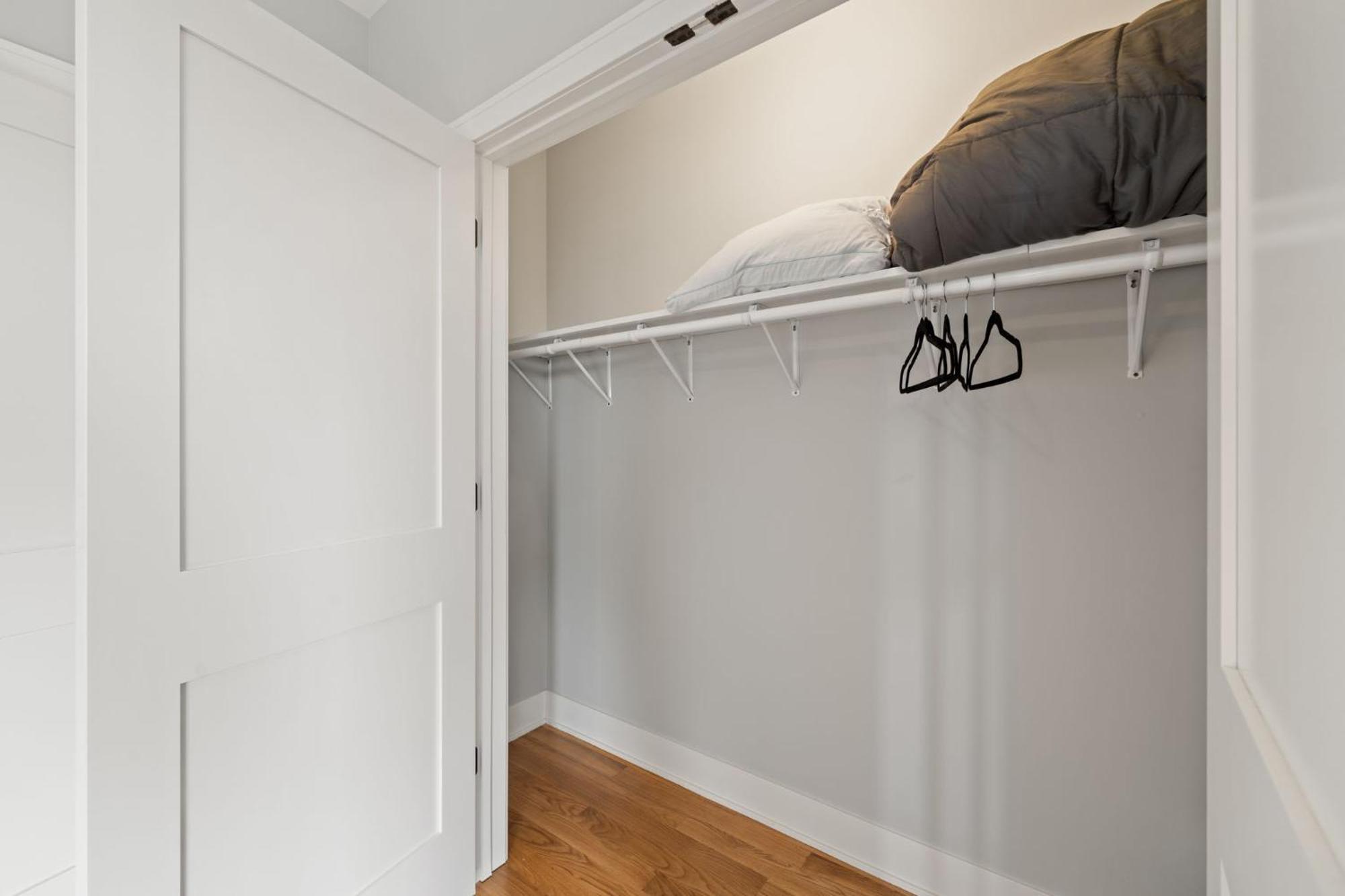 3 Bed 2 Bath Retreat W Balcony & Parking Appartement Chicago