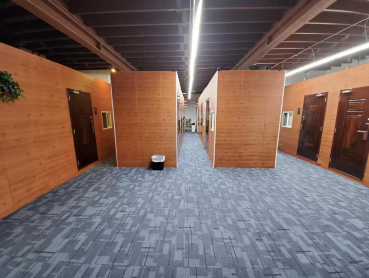 Pick. Solo Or Group, Private Rooms, Free Coffee Hotel Chicago