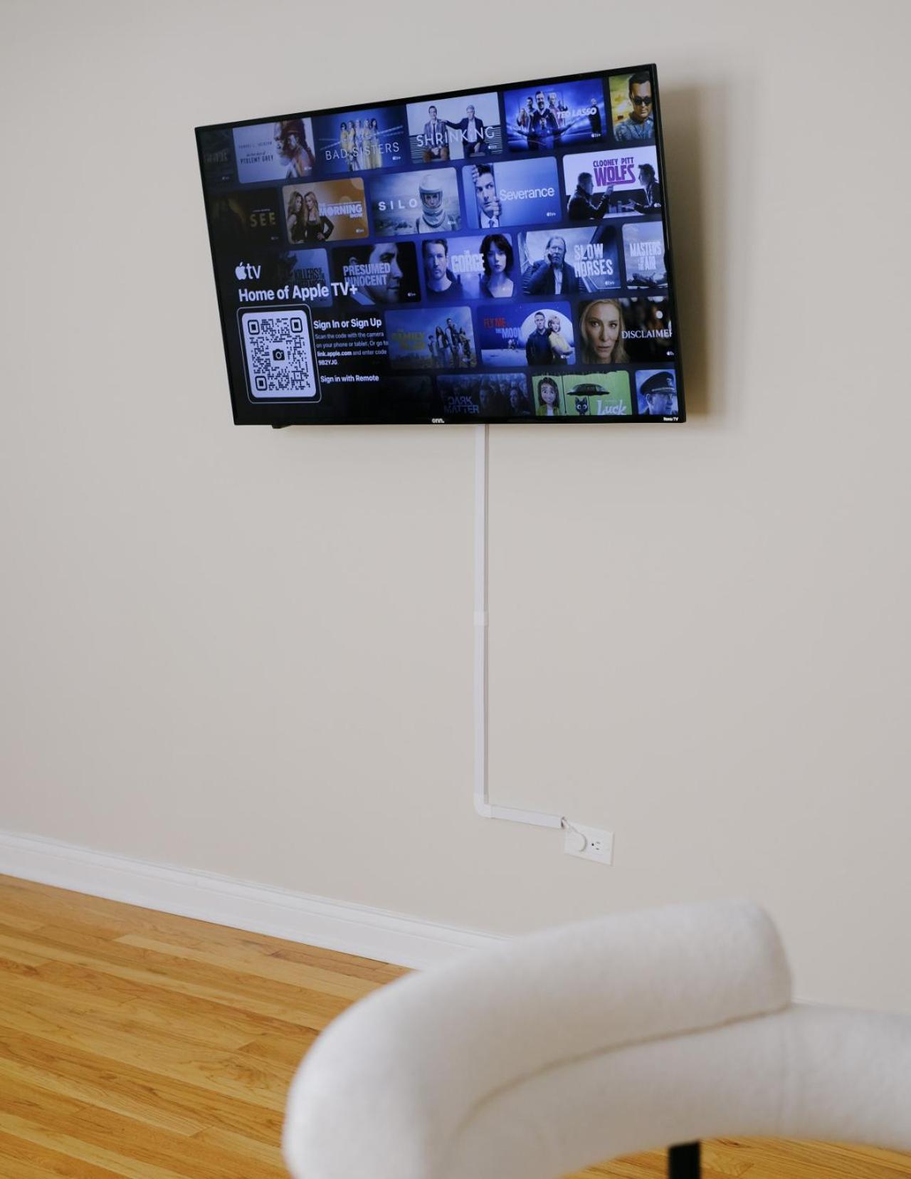 Huge Projector And Designated Workspace, Near Wrigley Chicago