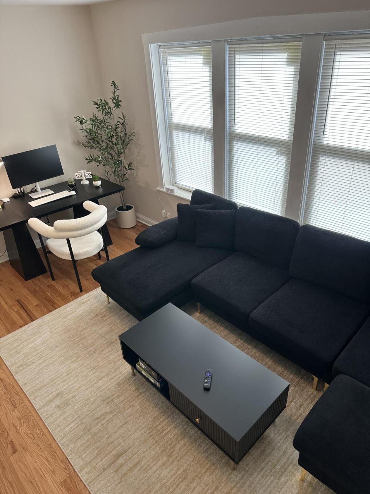 1br, Stylish With Workspace *