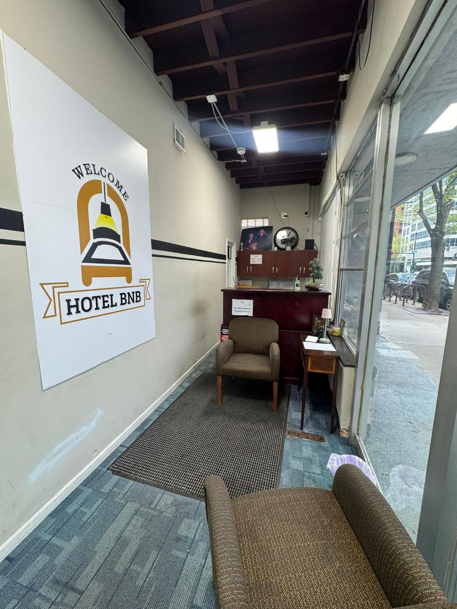 Hotel Solo Explorer Nest, Walk To Museums And Parks