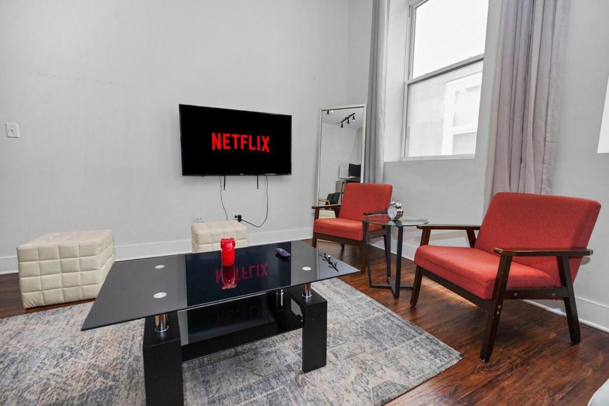 Mccormick Place: Modern 420-friendly Gem On Michigan Avenue Apartment *