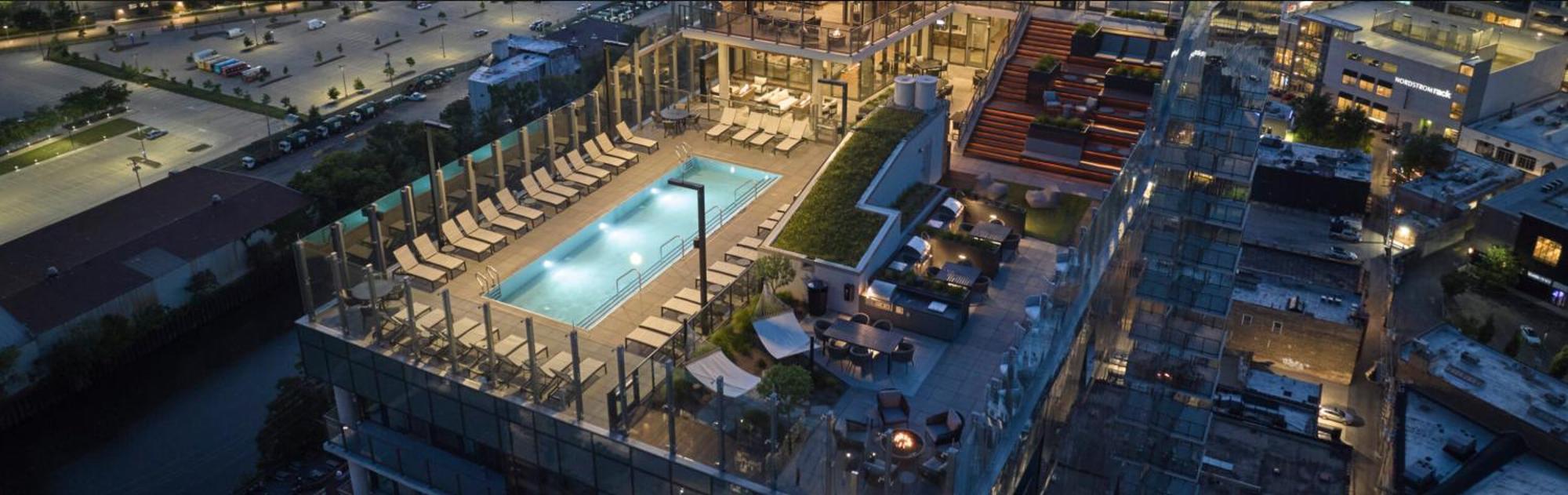 Foundry Unmatched Skyline Views At Lincoln Park Chicago