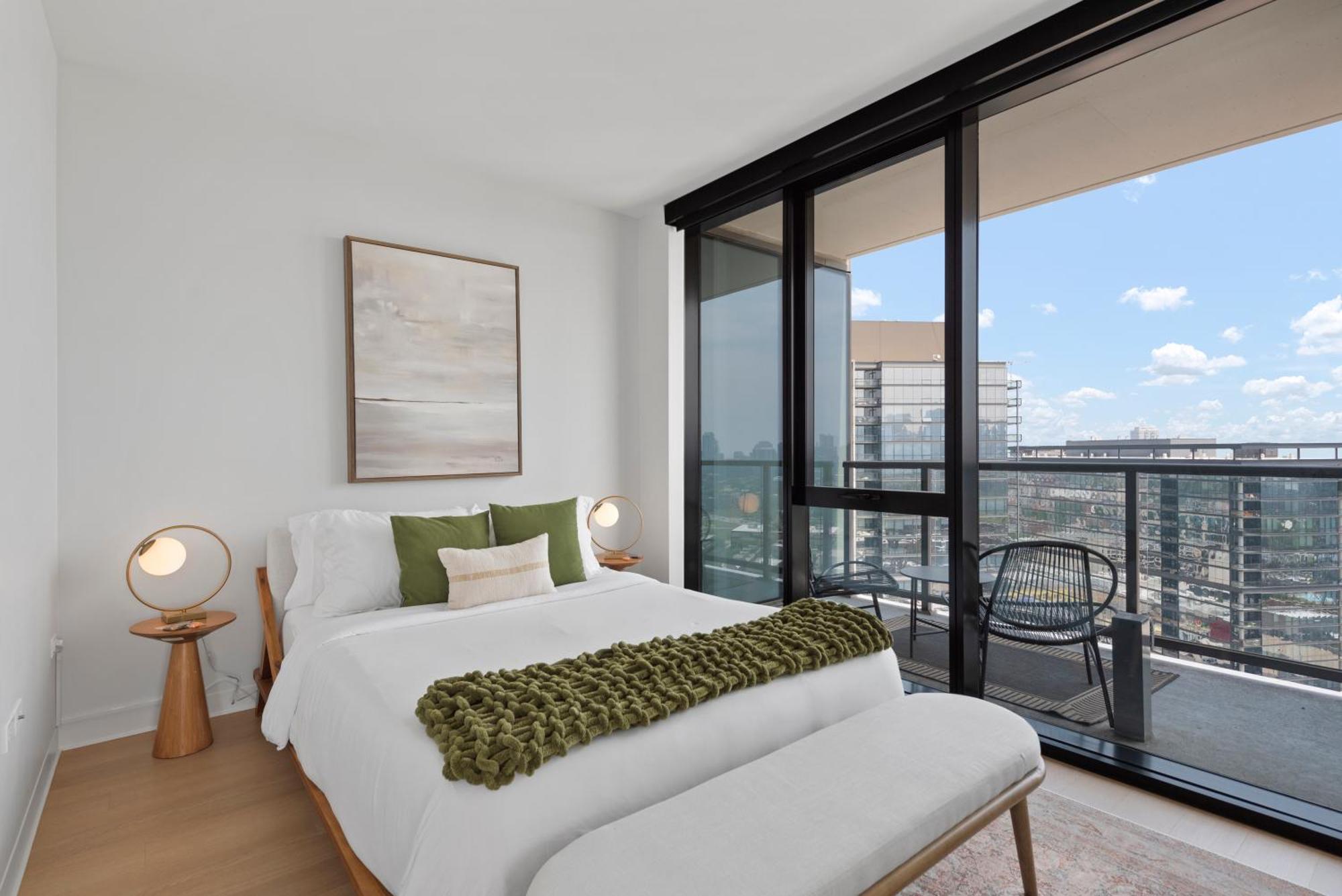 Foundry Unmatched Skyline Views At Lincoln Park *
