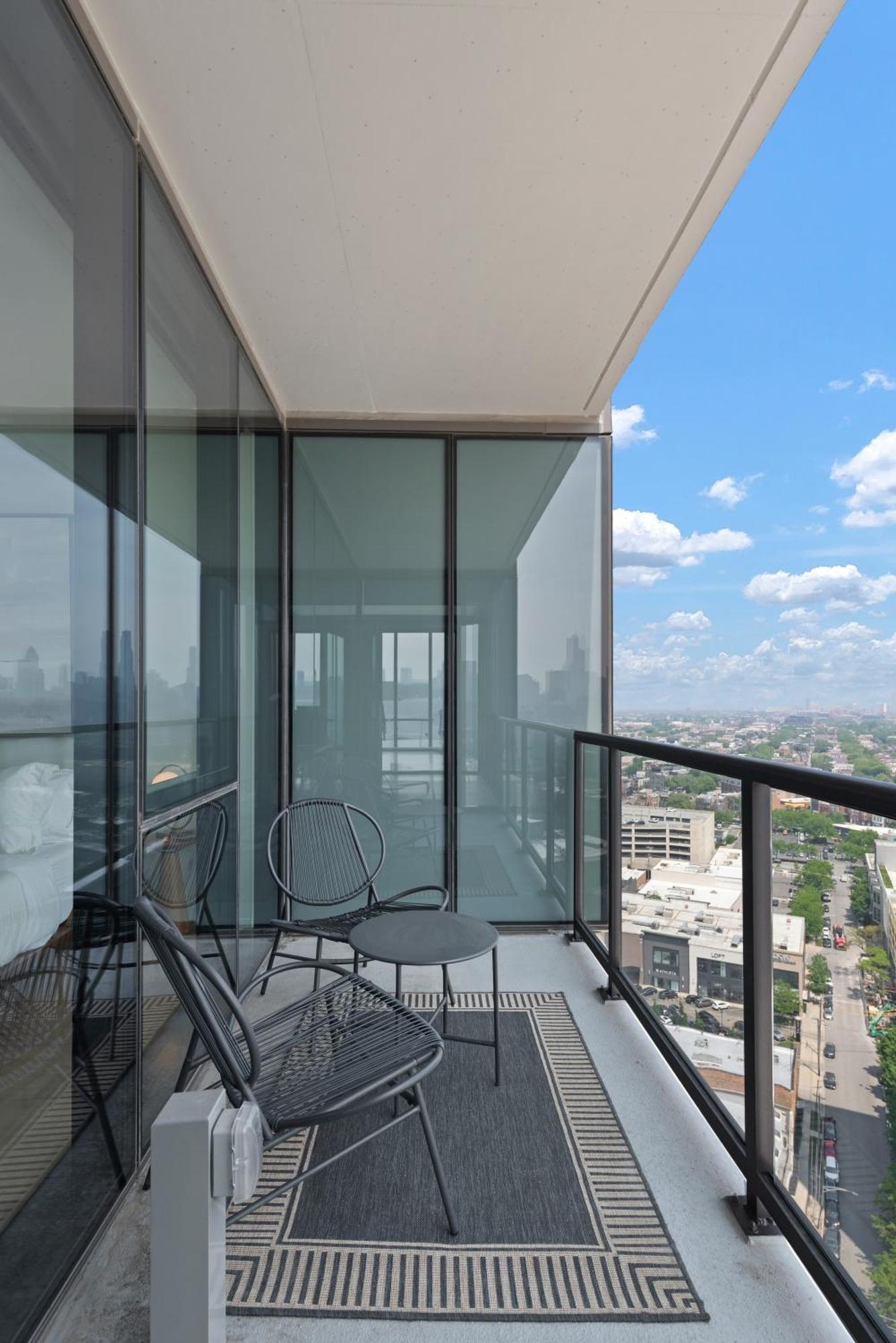 Foundry Unmatched Skyline Views At Lincoln Park * Chicago