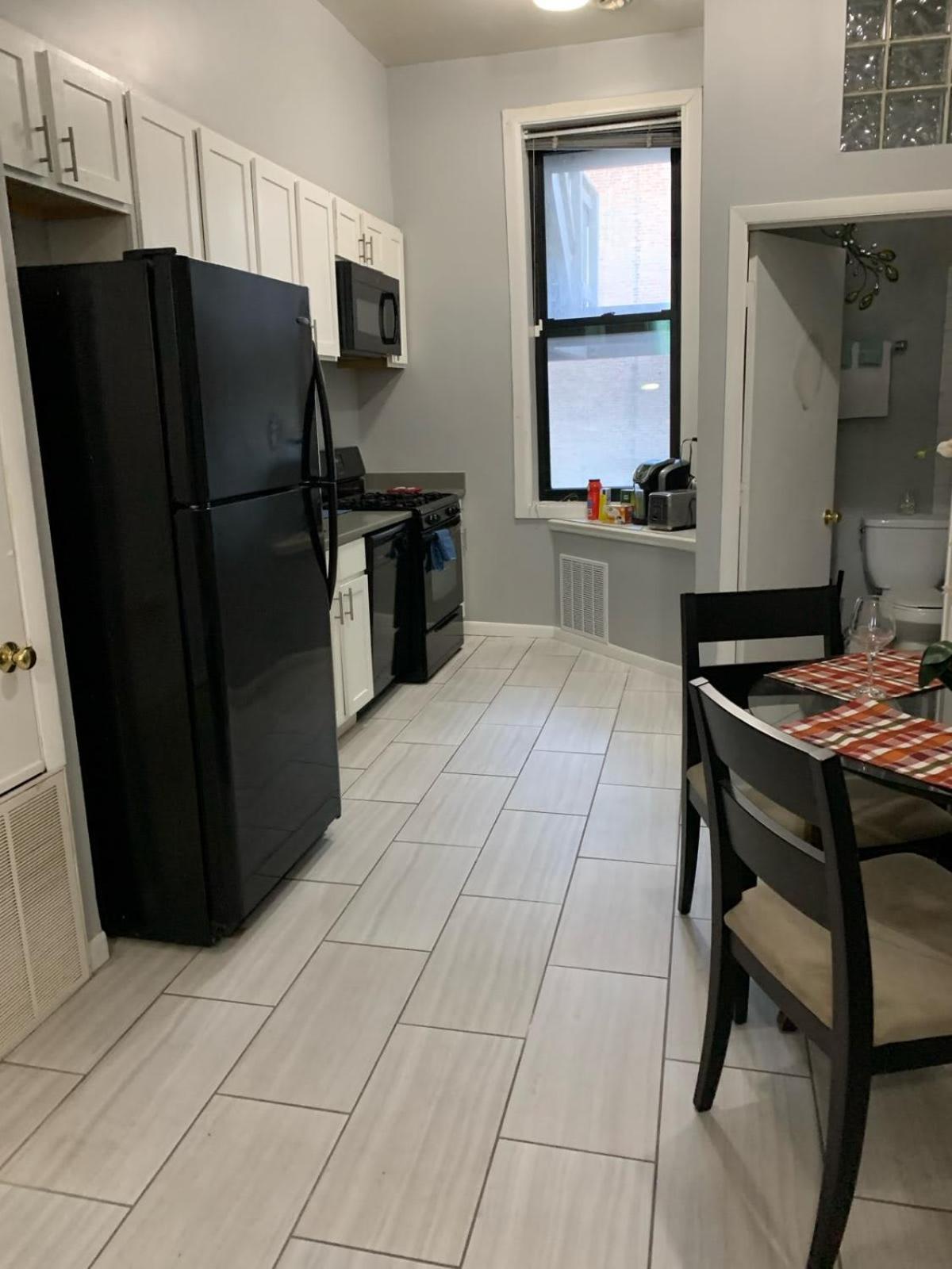 South Loop 2 Bedroom Apartment *