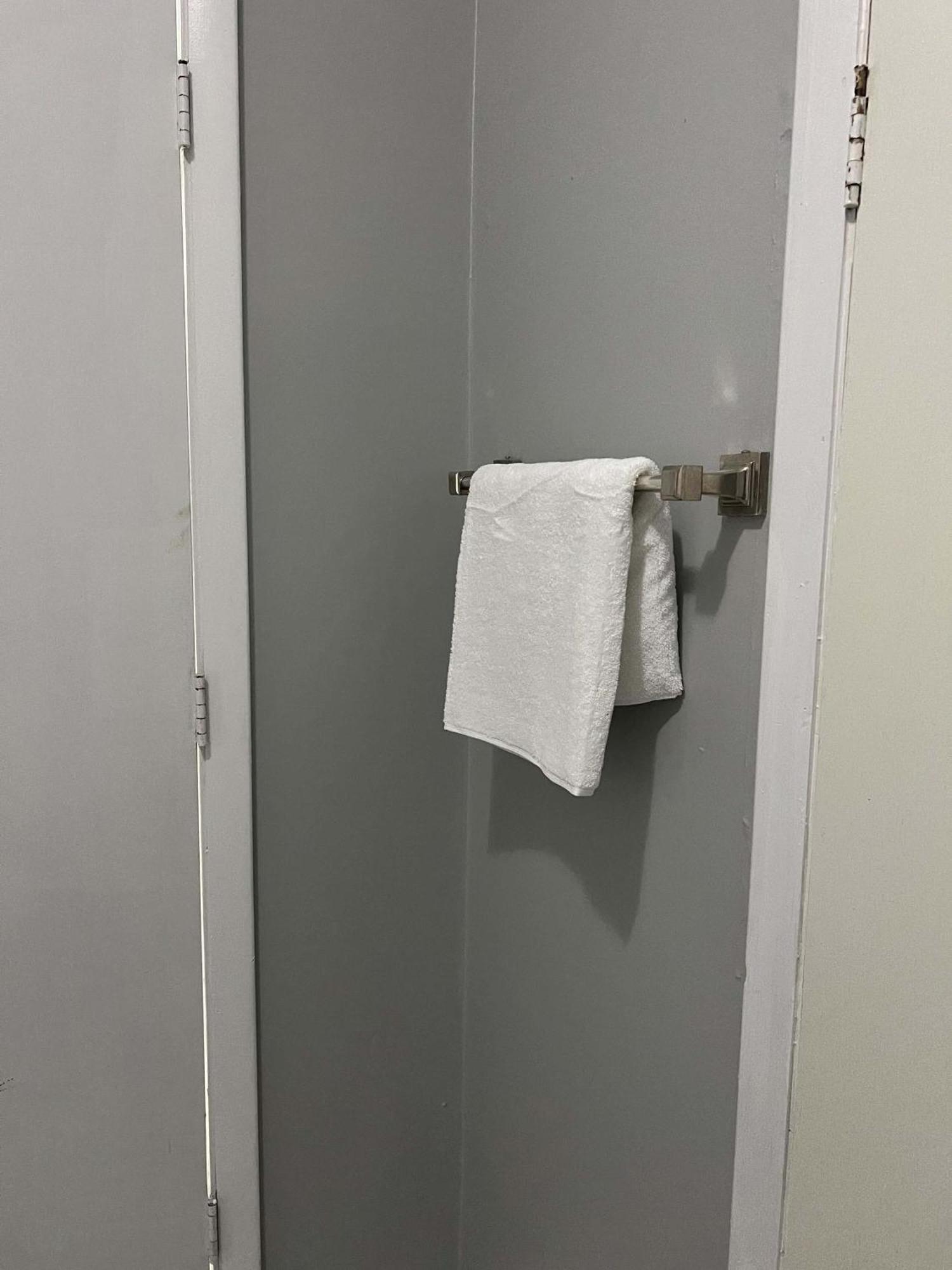 South Loop 2 Bedroom Apartment *